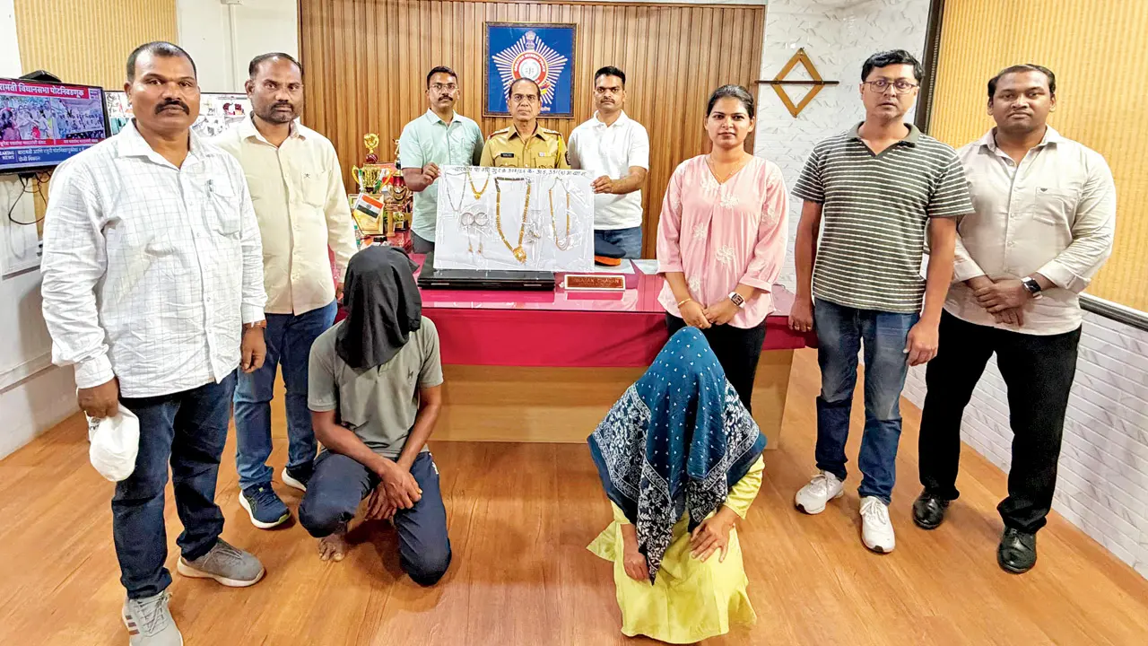 The woman (kneeling or right) and her ‘brother’ (kneeling on left) after being arrested by Charkop police. PIC/BY SPECIAL ARRANGEMENT