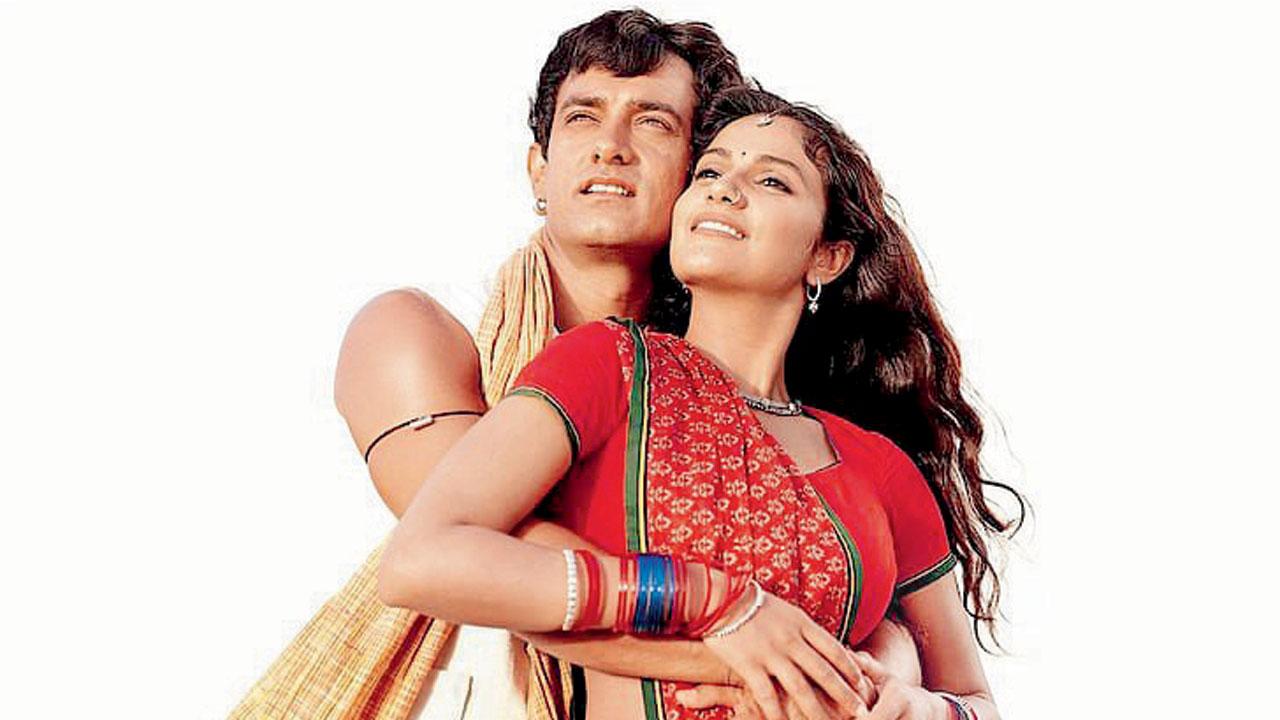 Aamir Khan and Gracy Singh in a still from ‘Lagaan’. Pic/Youtube
