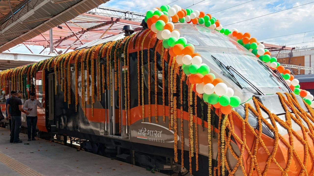 Chief Minister Omar Abdullah and Minister of State in the Prime Minister's Office, Jitendra Singh, were among the dignitaries present at the flagging off ceremony.