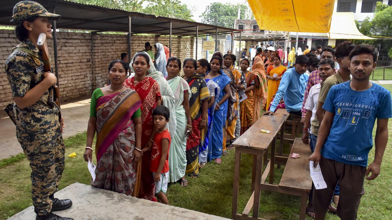  A security personnel stands guard during voting in the first phase of the West Bengal Assembly elections, at a polling station in Murshidabad, on Thursday. PIC/PTI
