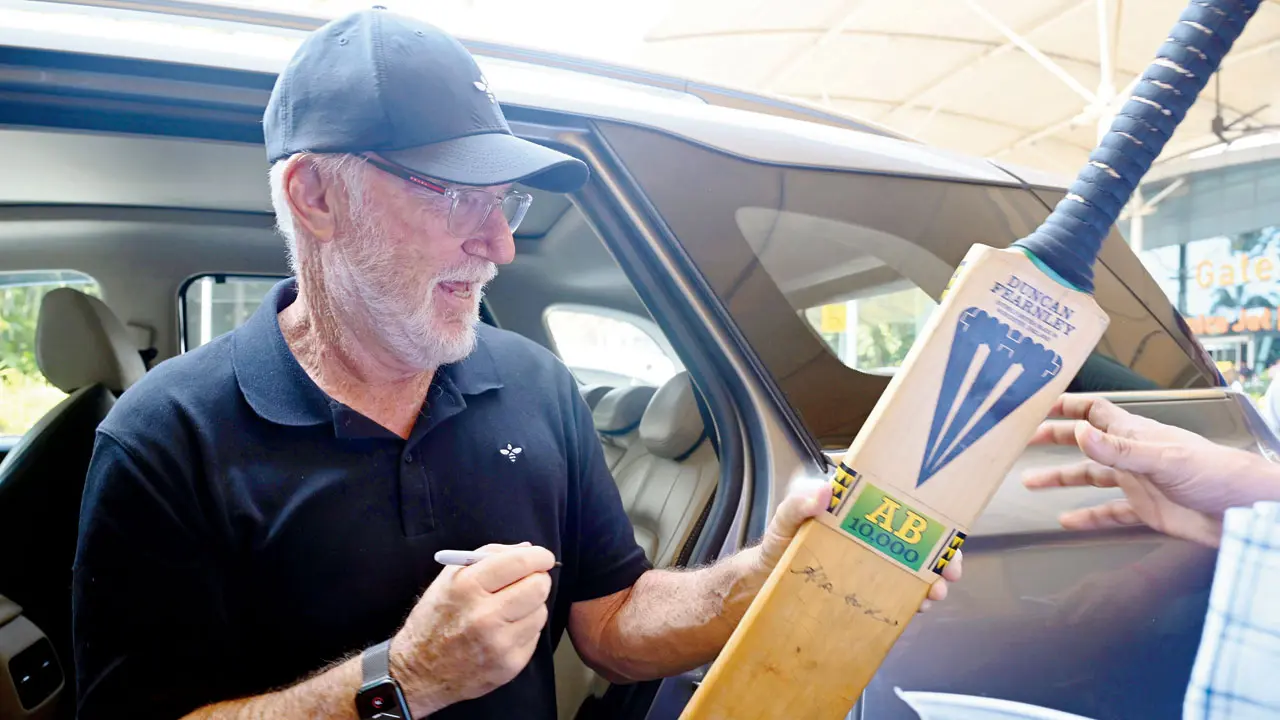 Australian cricket legend Allan Border obliges autograph hunters on his arrival at Mumbai’s domestic airport at Santacruz on Tuesday. Pic/Satej Shinde
