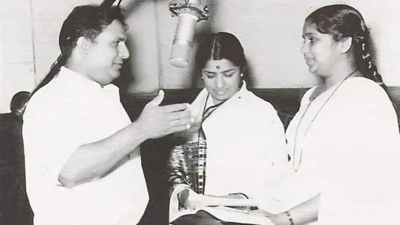 The singer's last rites will take place on April 13 with several Bollywood personalities arriving and paying last respects.