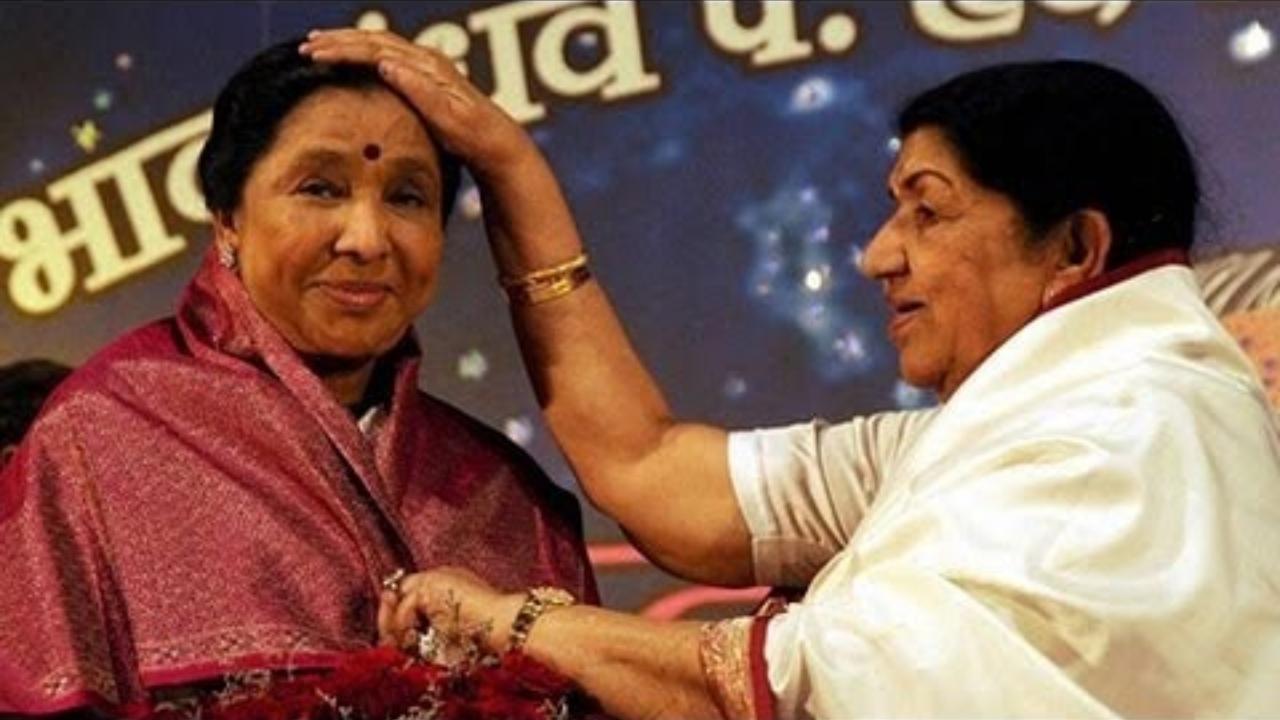 Lata Mangeshkar once said, &ldquo;Asha meri behen hain. Mujhse chaar saal choti hain aur hamesha mujhe tang kiya hain. Par main hamesha maaf karti hoon isko." To this, Asha Bhosle, replied, &ldquo;Karna hi padega maaf toh. Maa maaf karti hain aur kaun karta hain maaf."