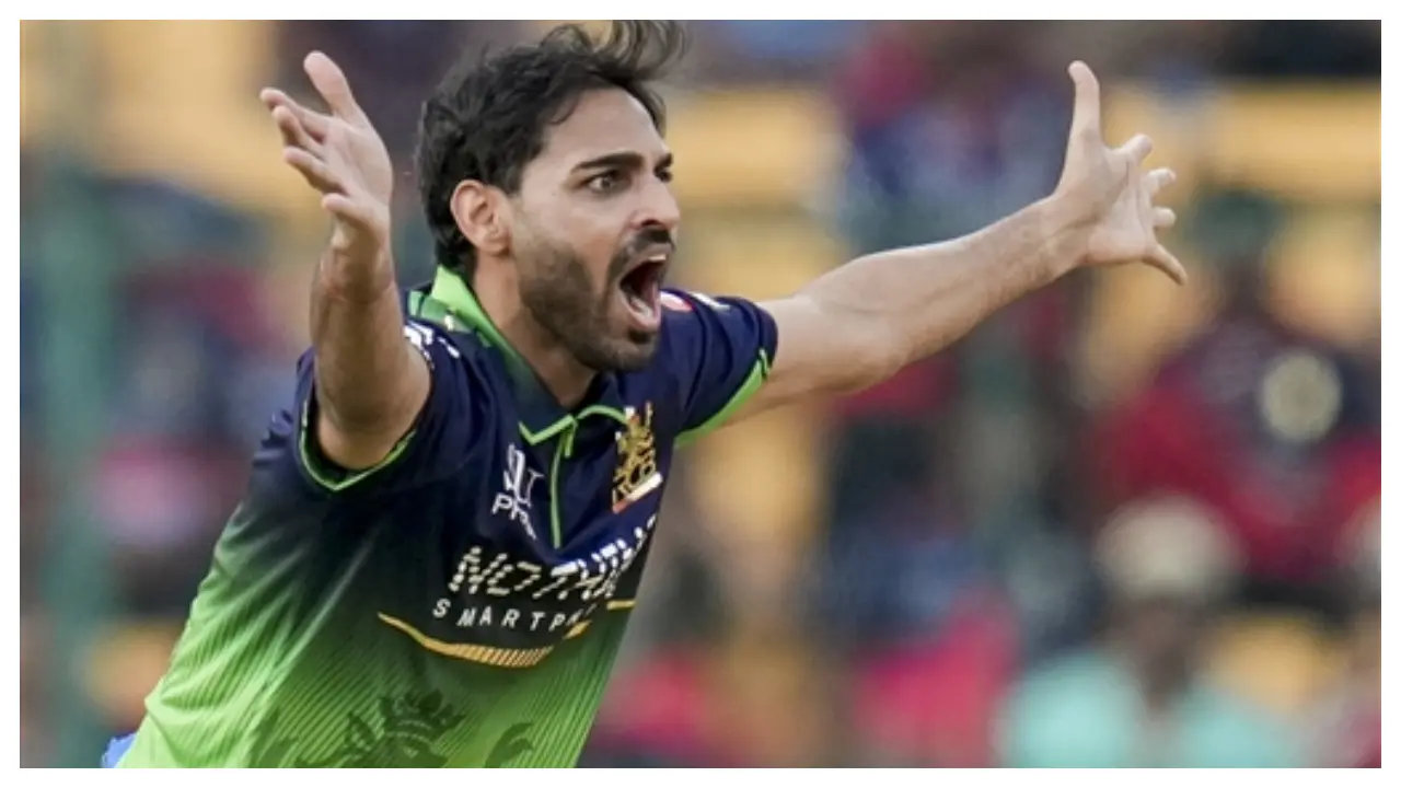 For RCB, Bhuvneshwar Kumar was the star with the ball, taking 3 early wickets to give RCB a flying start with the ball. (Pic: PTI)