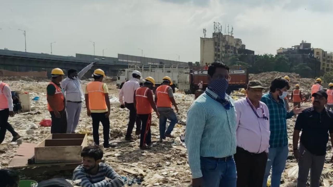 An official statement said that around 200 workers, along with heavy machinery such as excavators, JCBs, dumpers, and drone cameras, were deployed. Adequate police presence ensured the operation remained orderly