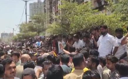 Soon after the incident, angry locals gathered at the spot and blocked the road. PIC/ SCREENGRAB