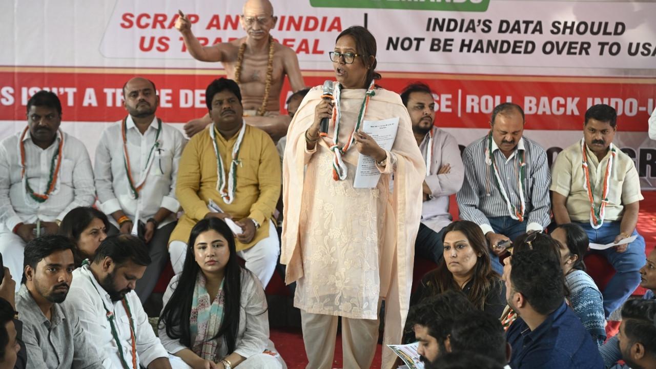 IN PHOTOS: Congress protests in Mumbai over LPG crisis and civic issues