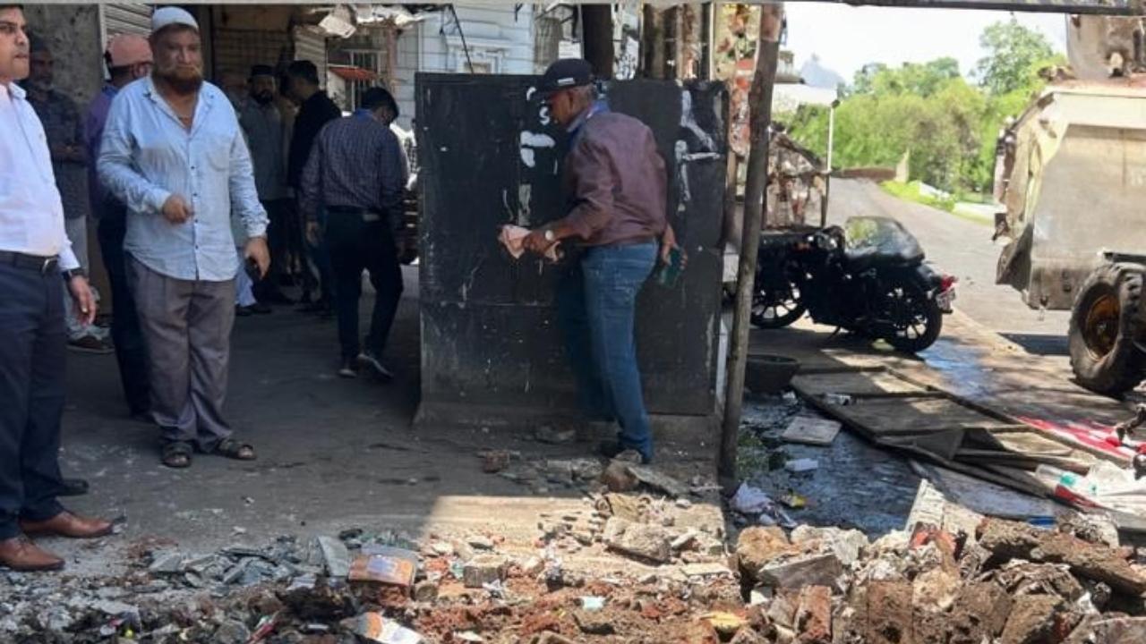 Adequate police security was provided by the Dongri police station to ensure that the operation was carried out smoothly without any disturbance