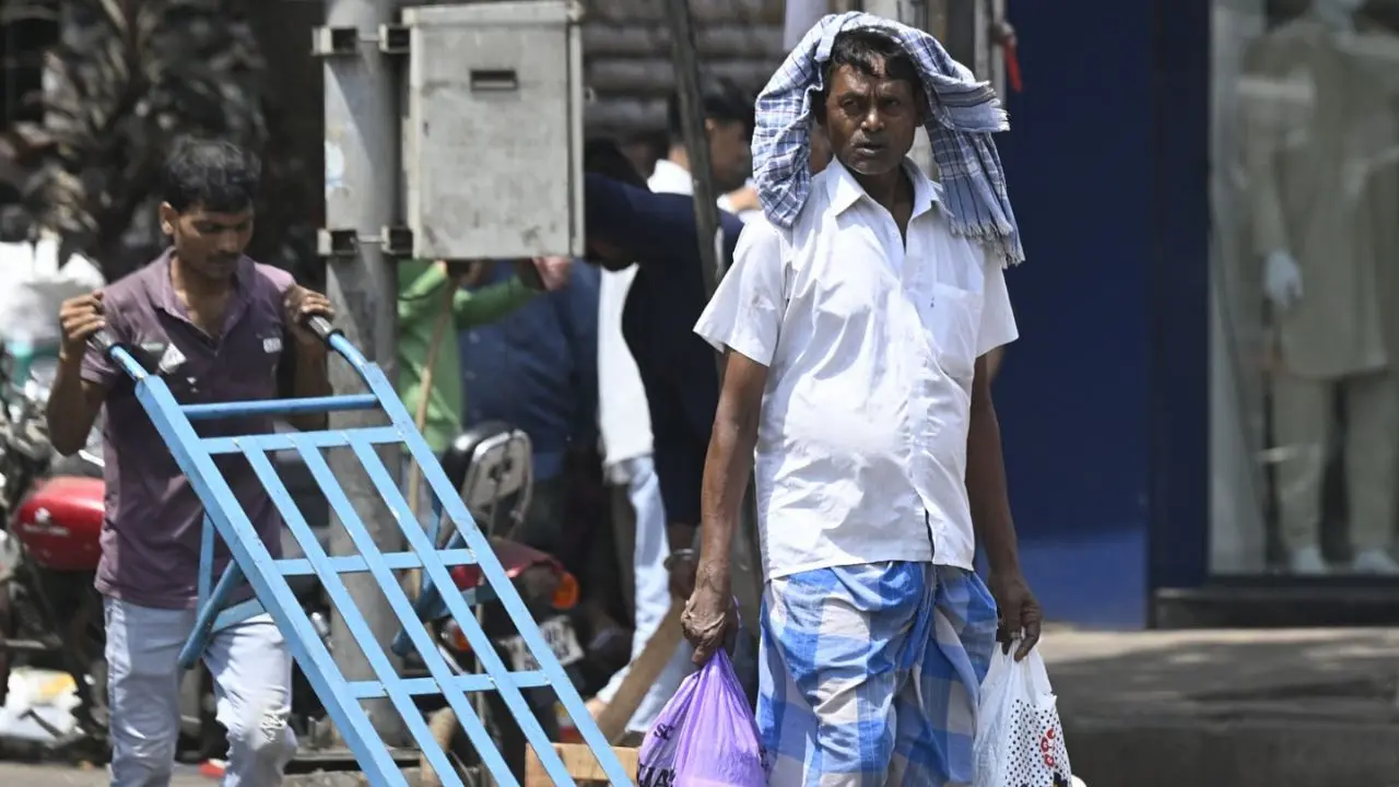 Marathwada was also hot but comparatively milder. Beed recorded 41.9 degrees Celsius, Parbhani 41.8 degrees Celsius, and Dharashiv 41.0 degrees Celsius, with no station crossing the 42 degrees Celsius mark. Pic/ Ashish Raje