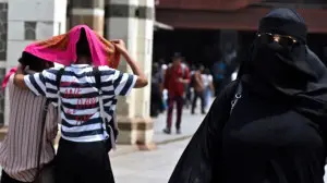 IN PHOTOS: Mumbaikars battle afternoon temperatures