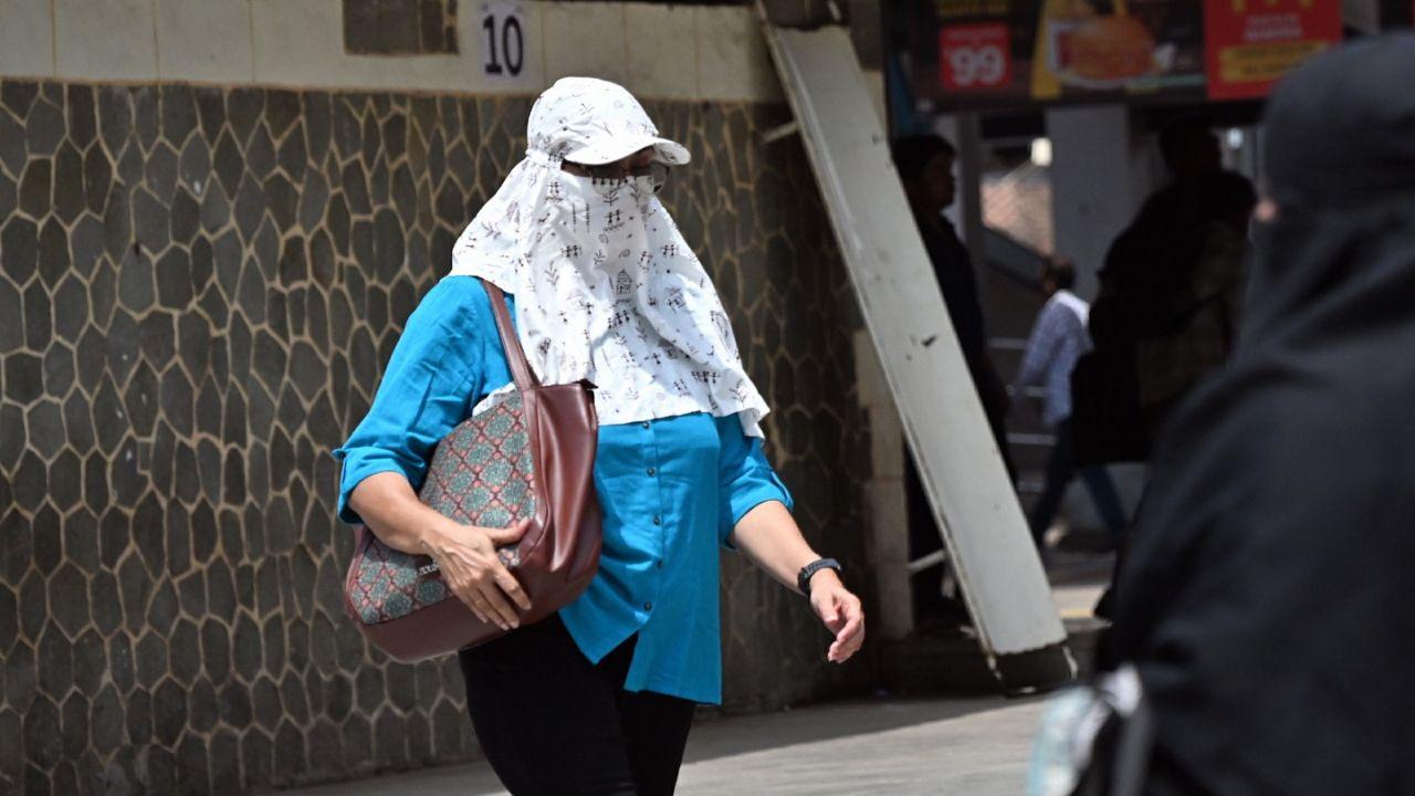 In central Maharashtra, cities like Jalgaon (42.3 degrees Celsius), Solapur (42.2 degrees Celsius), and Lohgaon (41.5 degrees Celsius) also reported high temperatures. Pune recorded a maximum of 40.3 degrees Celsius. Pic/ Sayyed Sameer Abedi
