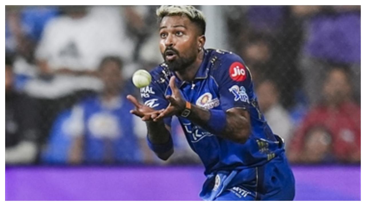 For the Mumbai Indians, Allah Ghazanfar was the star with the bowl, taking two wickets in his 2 overs. Bumrah was wicketless in his 3 overs, conceding 31 runs. Hardik Pandya won the toss and elected to bowl first