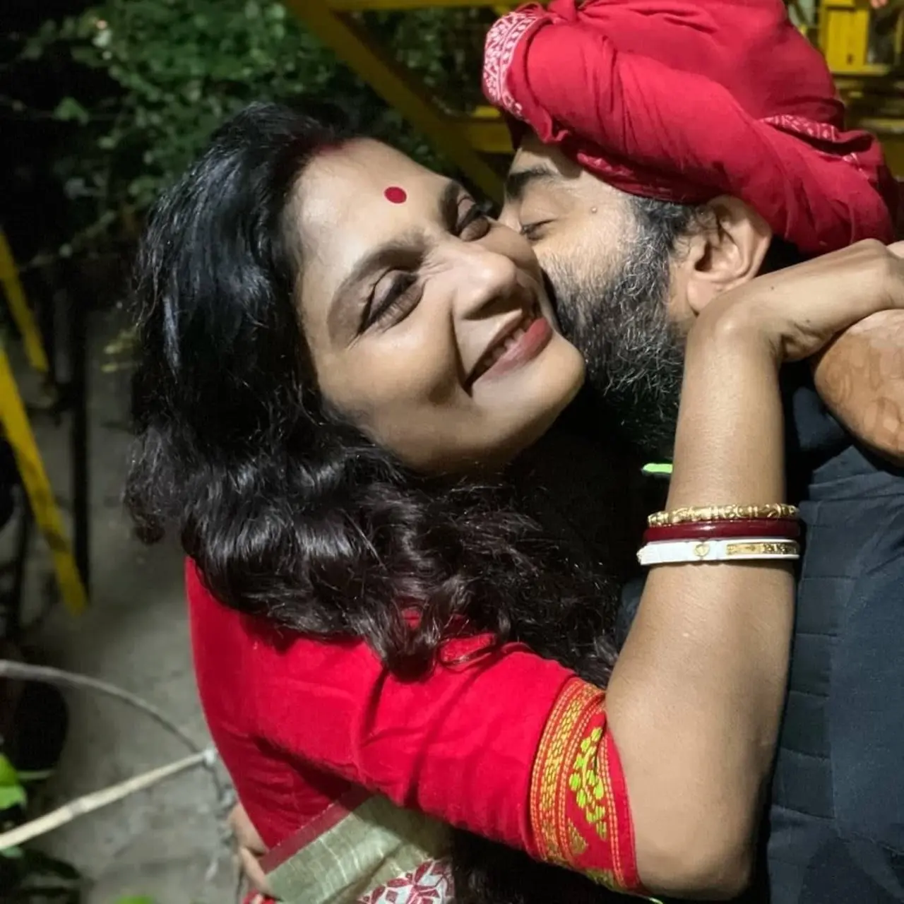 Arijit shares a sweet and mushy moment with his wife, Koel, as they embrace each other in a adorable hug in this picture.