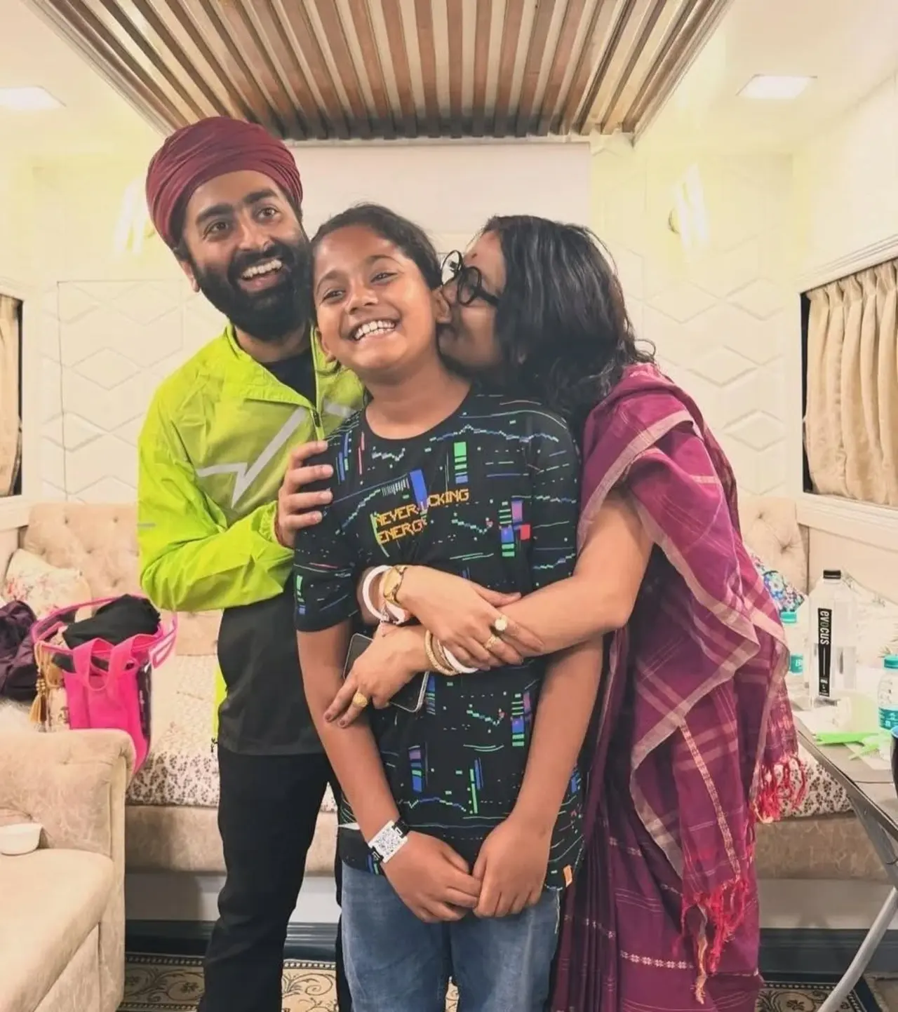 Arijit is seen posing with his step-daughter and wife Koel in this rare picture.