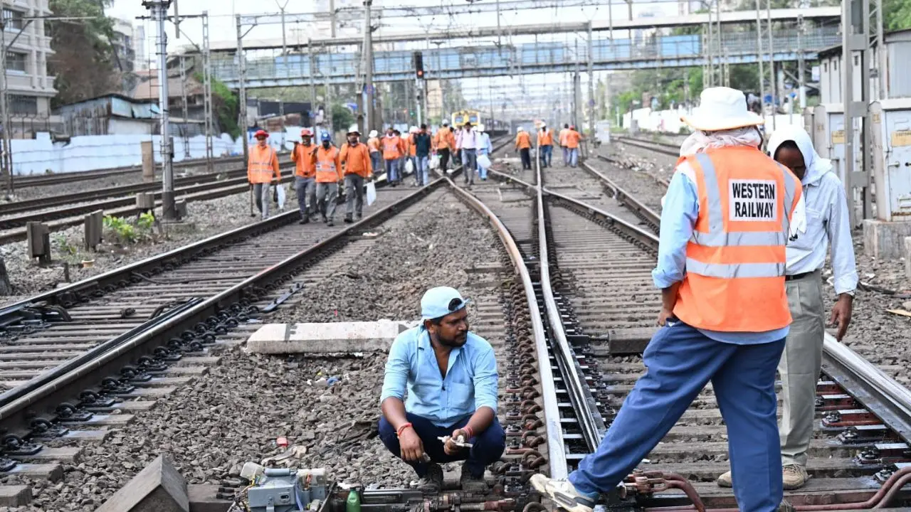 Western Railway announced five-hour jumbo block between Santacruz and Goregaon on April 19. Pics/ Satej Shinde