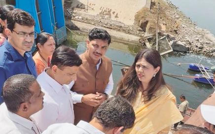 Environment minister Pankaja Munde holds review meet (Pic/Special arrangement)