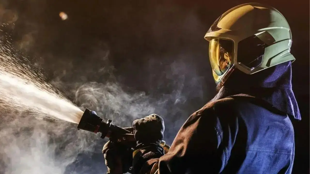 Mumbai: Fire at Goregaon decorator shop in Motilal Nagar