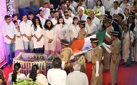 Asha Bhosale to be cremated with state honours. (Pic/Sayyed Sameer Abedi)