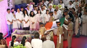 Maharashtra Governor pays tribute to legendary singer Asha Bhosle