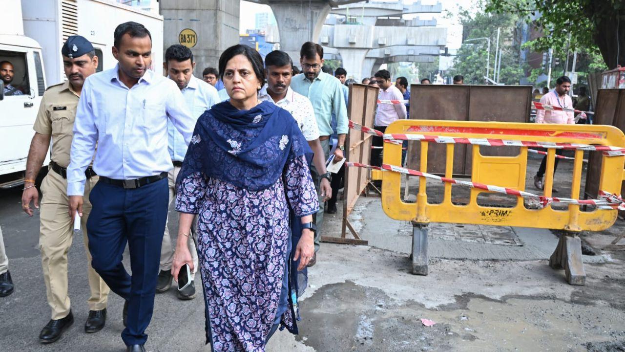 BMC Commissioner Ashwini Bhide during her surprise visit at Bandra. (Pic/BMC)
