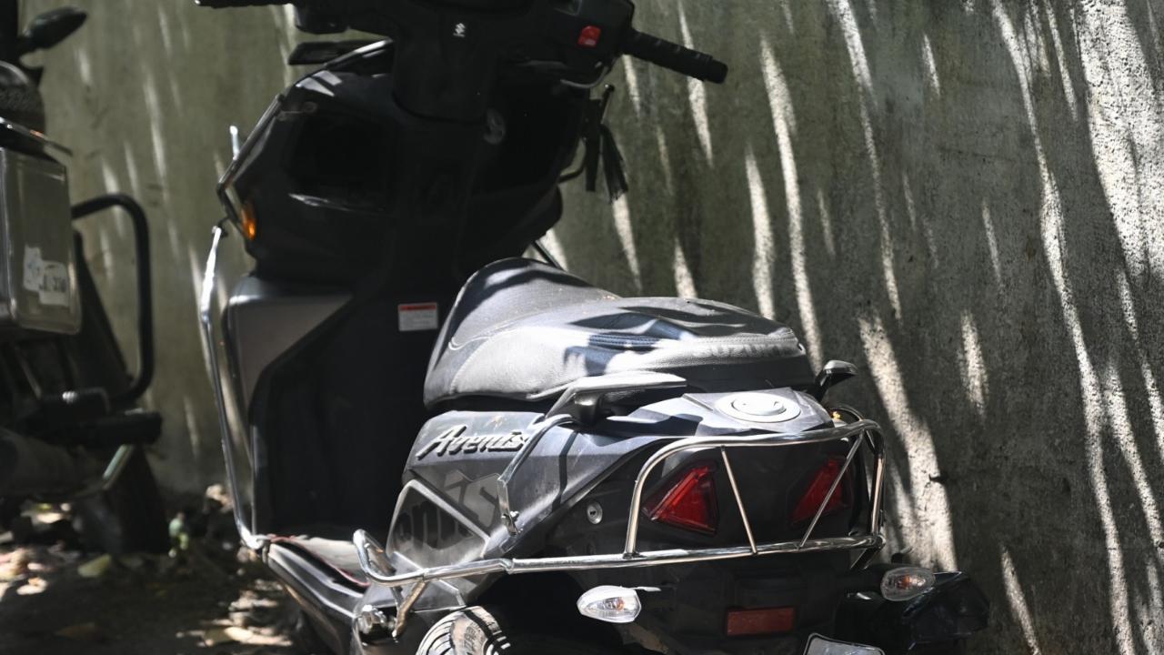 All three were seriously injured in the incident and were shifted to GT Hospital, where they were declared dead, the official said