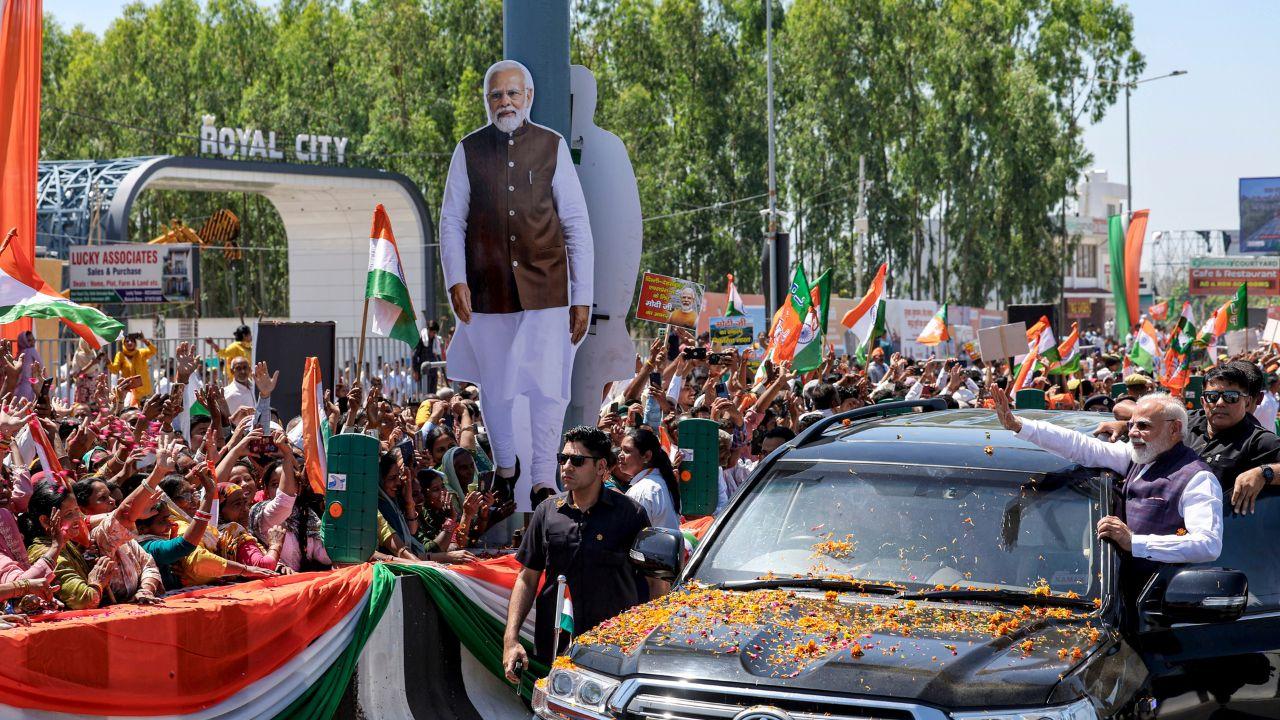 Before the roadshow, he had stopped to pray at the Siddhpeeth Maa Datkali Temple near Dehradun on the border of Uttar Pradesh and Uttarakhand