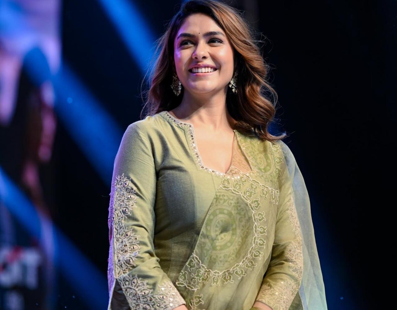 Mrunal Thakur looked graceful in a green Anarkali adorned with delicate white detailing, paired with a sheer dupatta. Statement earrings added the perfect finishing touch, elevating her elegant ethnic look.