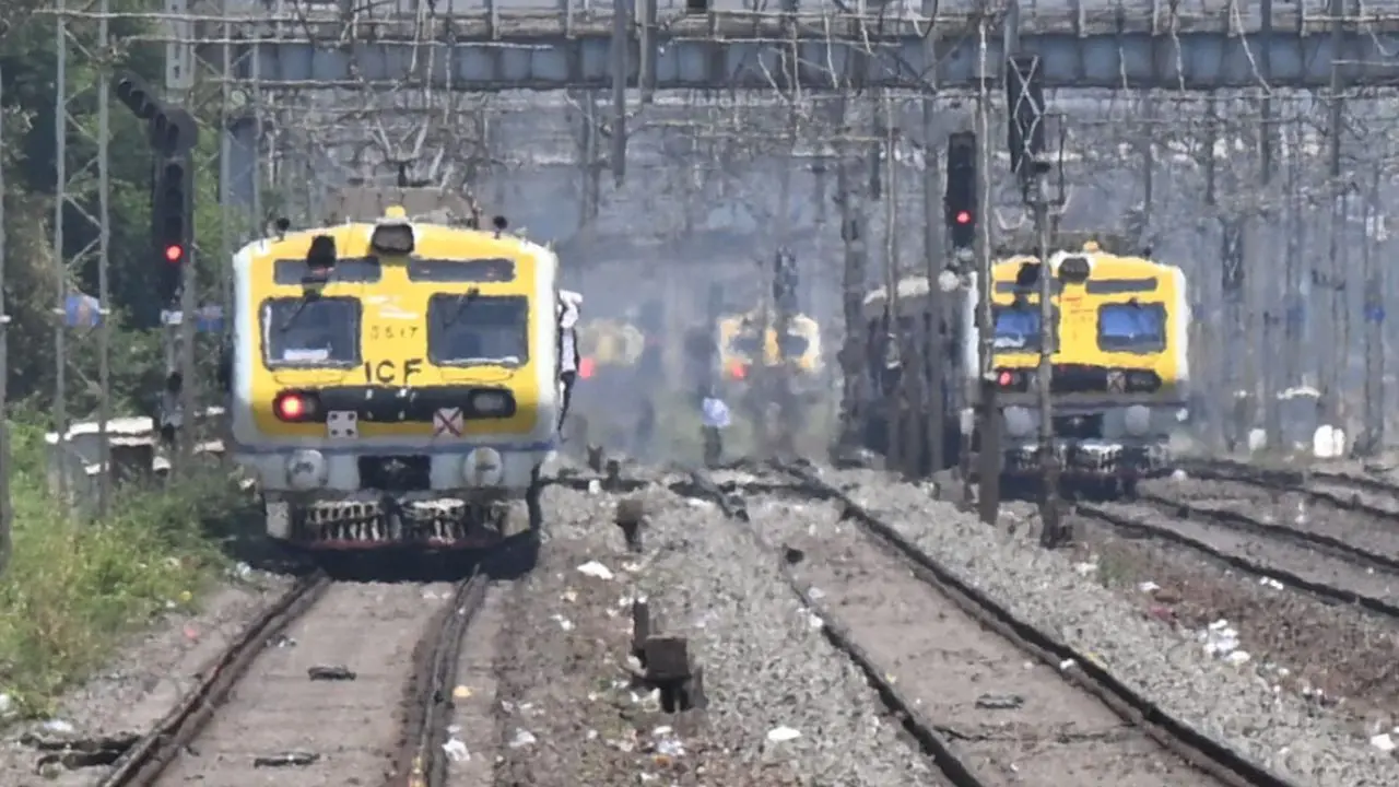 IN PHOTOS: Mumbai local services disrupted due to OHE issue on Down line