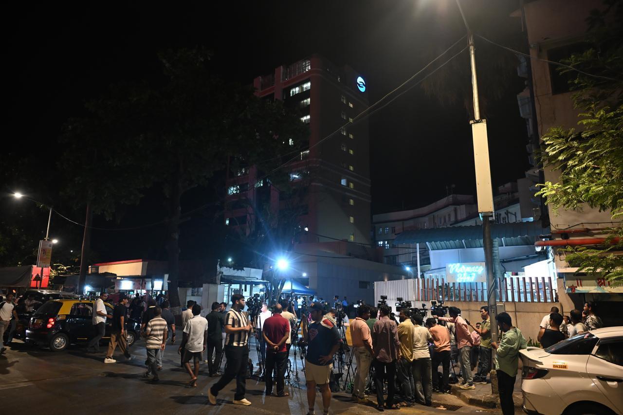 <p>Grand-daughter Zanai Bhosle shared an update, "My grandmother, Asha Bhosle due to extreme exhaustion and suffering a chest infection has been admitted to hospital and we request you to value our privacy. Treatment is ongoing and hopefully everything will be well and we shall update you positively."</p> <p>Grand-daughter Zanai Bhosle shared an update, "My grandmother, Asha Bhosle due to extreme exhaustion and suffering a chest infection has been admitted to hospital and we request you to value our privacy. Treatment is ongoing and hopefully everything will be well and we shall update you positively."</p>