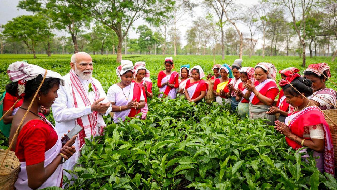 PM Modi interacts with the women workers at the garden