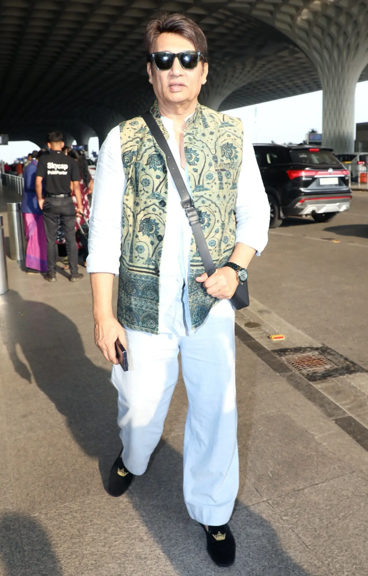 Shekhar Suman goes for the 'patrakar' vibe