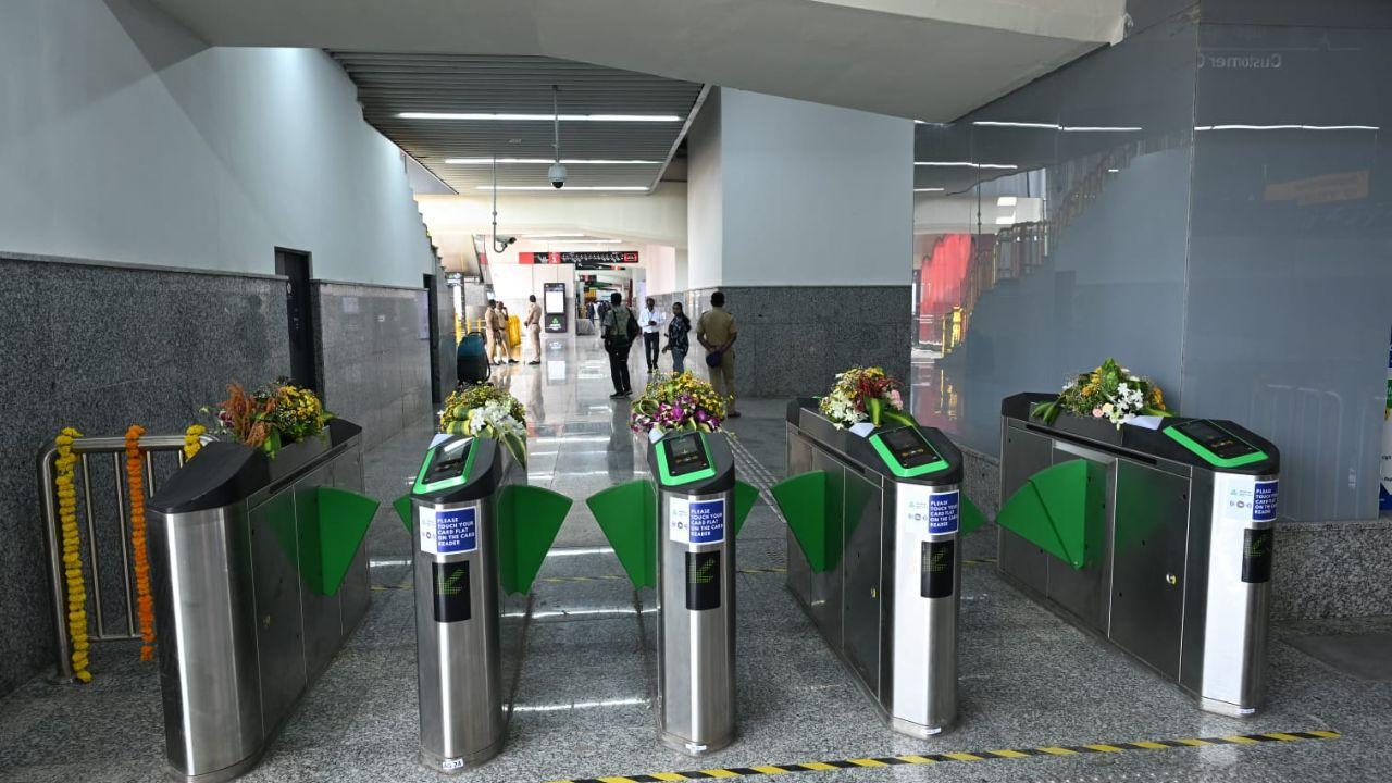 Metro Line 9 has been designed with a strong focus on sustainability. The shift from road to rail is expected to lower fuel consumption and reduce carbon emissions, contributing to improved air quality