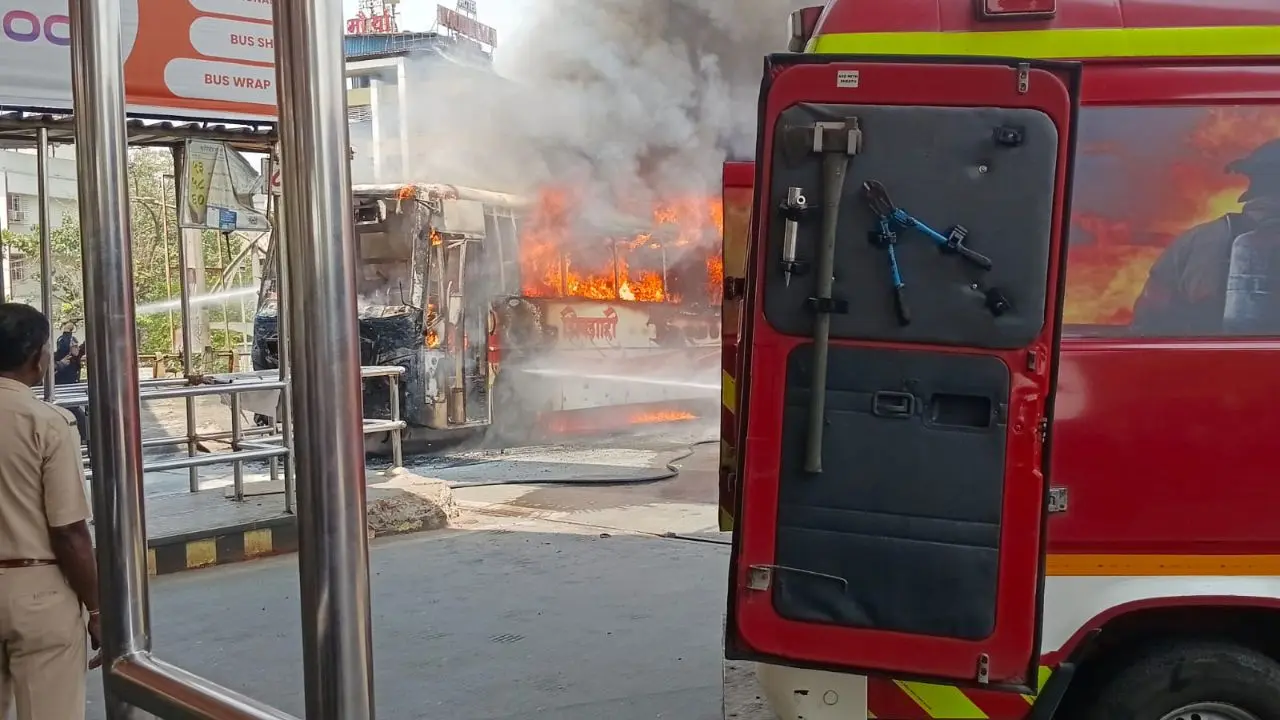 Officials further highlighted that a total of 14 passengers were onboard the bus- 10 travelling from Swargate and four who had boarded at Thane