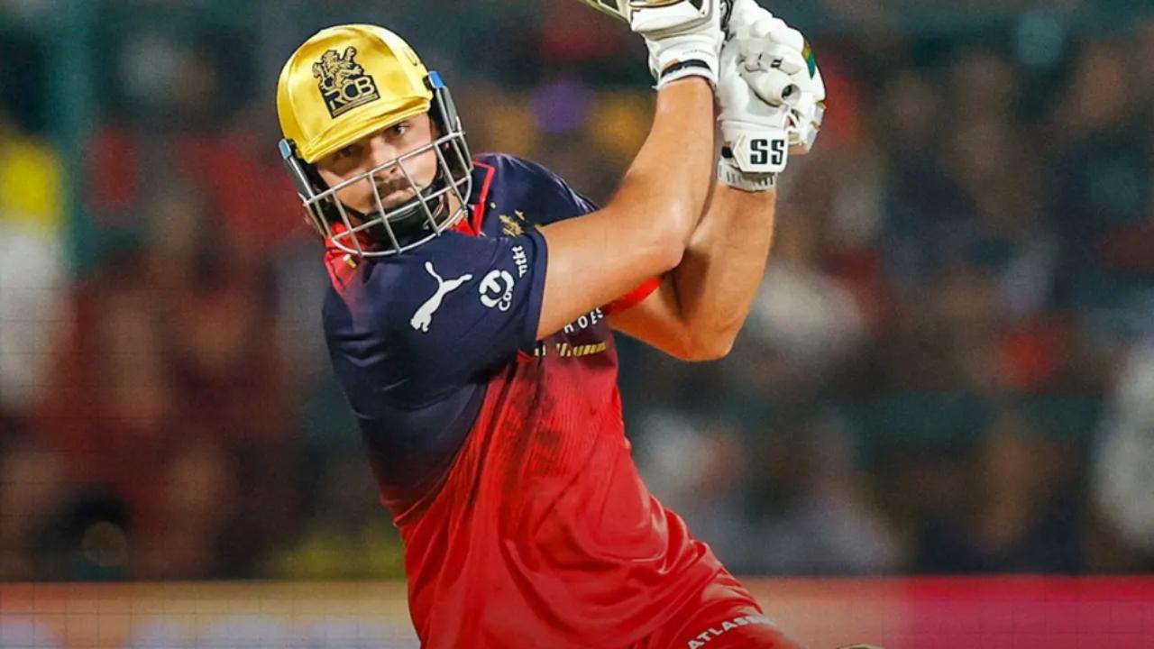 Later, Tim David smashed an unbeaten 34 runs in just 16 balls, with the help of two boundaries and three maximums. Wicketkeeper-batsman Jitesh Sharma was dismissed for 10 runs in nine balls, including a boundary. Along with David, Romario Shepherd stayed unbeaten on two runs in two balls. With this, RCB posted a total of 240 runs for the loss of four wickets in 20 overs (Pic: File Pic)