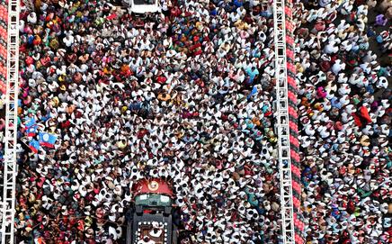 Large number of supports of DMK attended the roadshow of Tamil Nadu Deputy CM Udhayanidhi Stalin on Thursday. Pics/ PTI