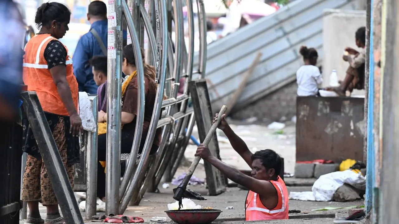 Earlier this month, Additional Municipal Commissioner (Western Suburbs) Dr Vipin Sharma conducted a comprehensive review of ongoing drain cleaning works in H East, H West, K North, and K South wards