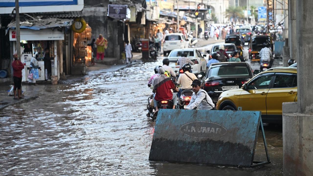 In a post on X, the police said that the traffic movement has slowed down at Lucky Junction in Bandra on the southbound stretch after a water pipeline burst in the area