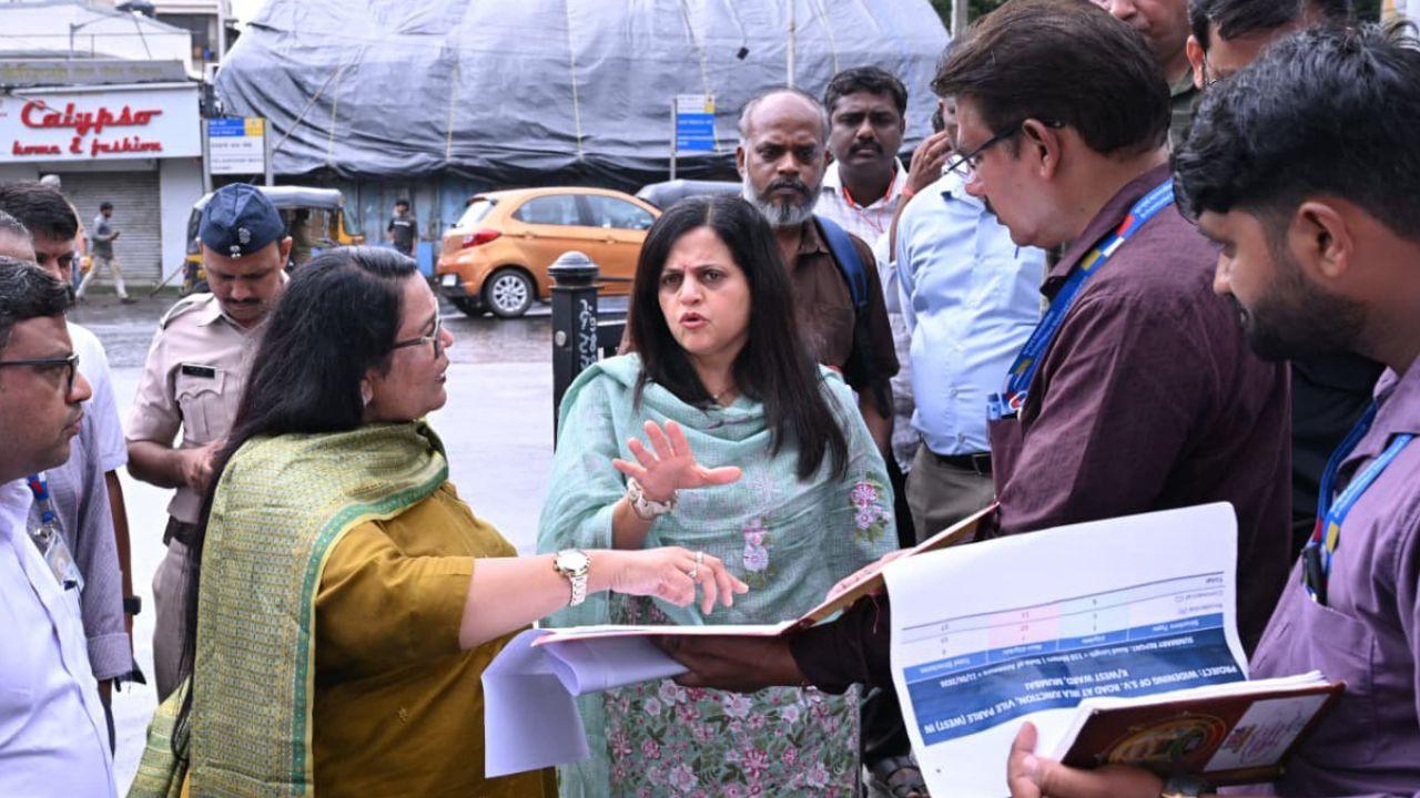 IN PHOTOS: BMC chief Ashwini Bhide orders removal of encroachments in Vile Parle BMC chief Ashwini Bhide inspects Vile Parle footpaths and orders the swift removal of encroachments under the 'Pedestrian First' campaign