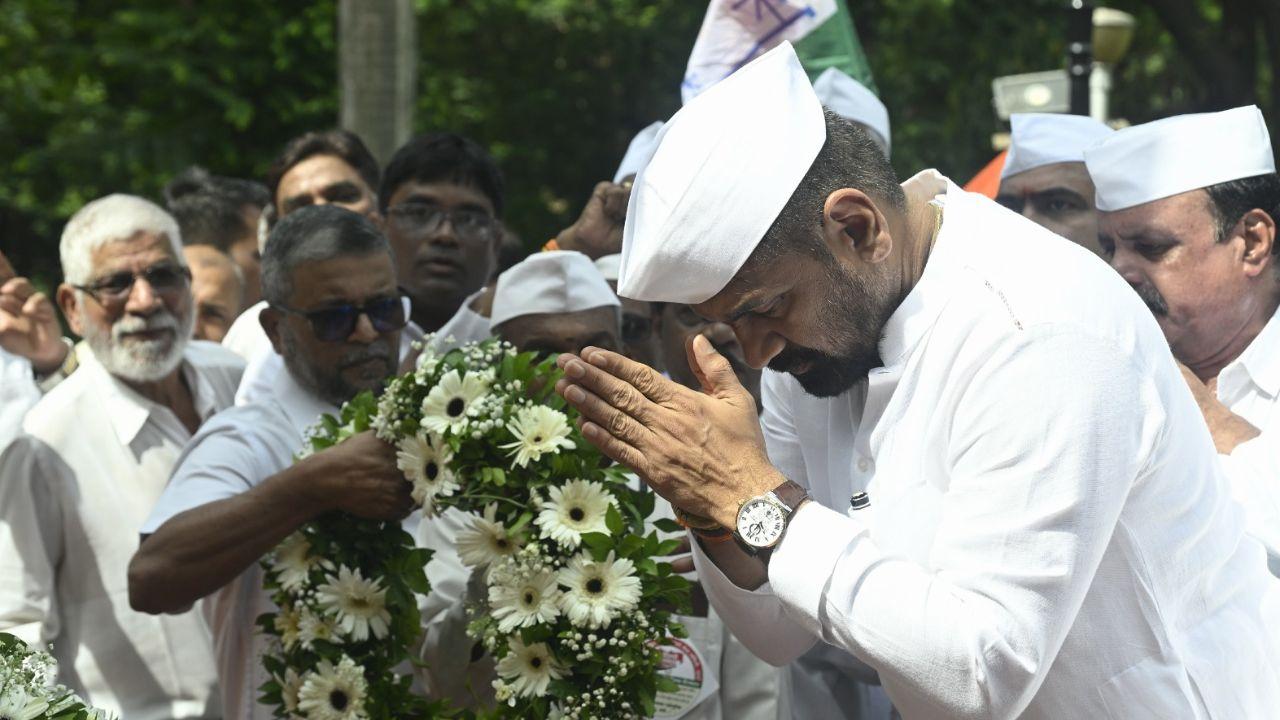 At August Kranti Maidan, formerly known as Gowalia Tank Maidan, senior political leaders including MLC Sachin Ahir paid his heartfelt tribute