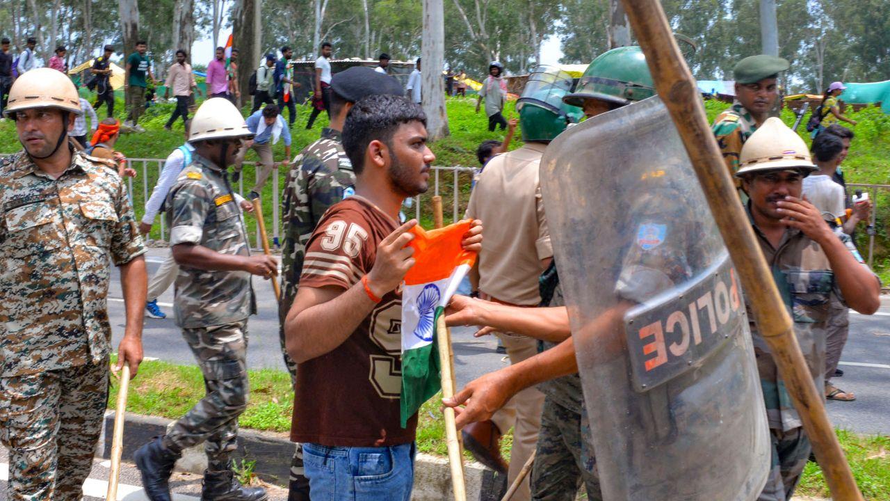 The march, which coincided with the 51st birthday of Chief Minister Hemant Soren, began from outside the old assembly building around 10.30 am as the protest over the recruitment exam irregularities entered the 17th day