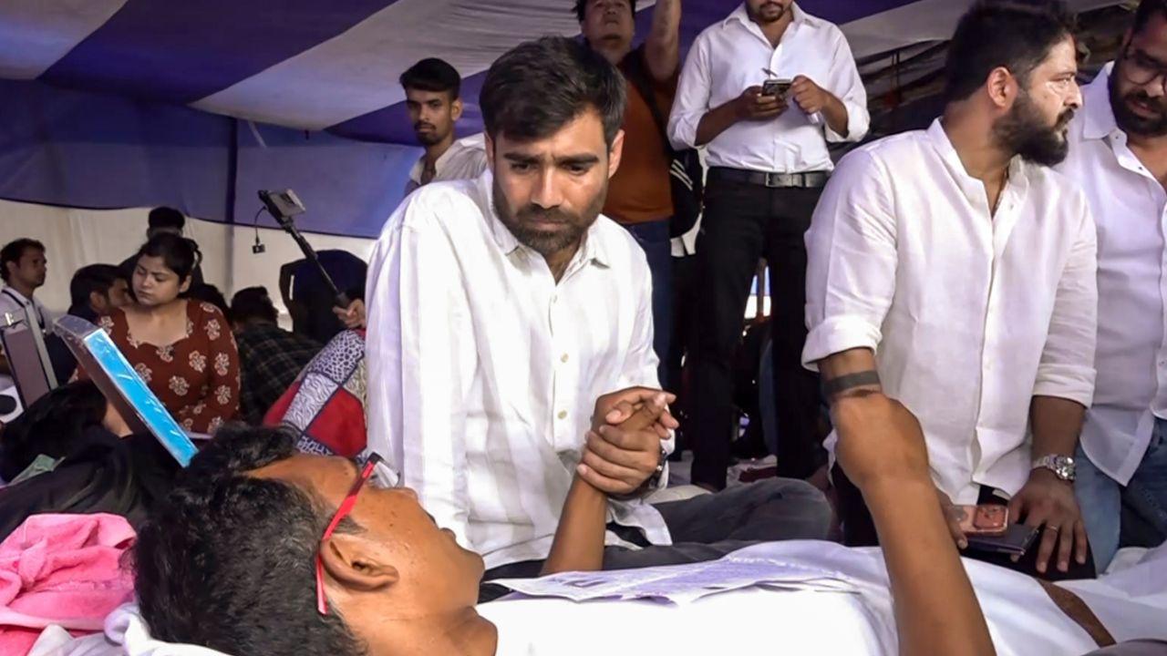 As student unions in the state proposed picketing the Assembly on August 7 and 10, a prohibitory order has been promulgated within a 750-metre radius of the building from August 6 to 12, between 6 am and 10 pm