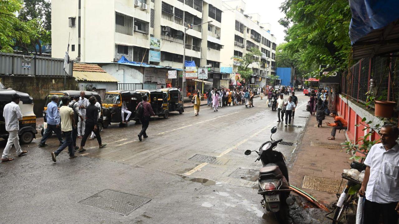 The shortage of metered autos has added to the commuting difficulties for passengers arriving at the two busy suburban railway stations, particularly during peak hours. The shortage of metered autos has added to the commuting difficulties for passengers arriving at the two busy suburban railway stations, particularly during peak hours. 