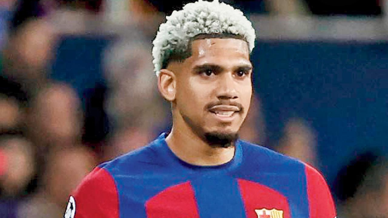 Liverpool agree deal to sign Barca defender Ronaldo Araujo on loan Ronaldo Araujo