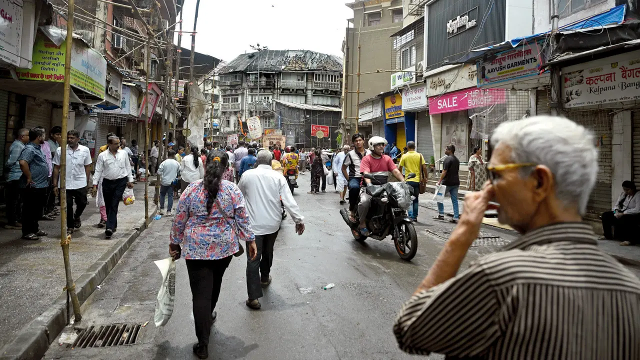 The area where the Bhuleshwaracha Raja Ganesh idol collapsed on Saturday night. Pic/Ashish Raje