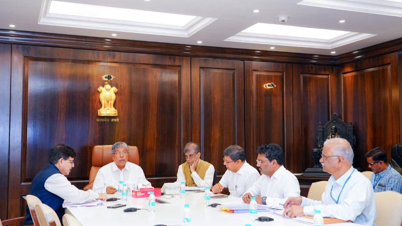 Crackdown on paper leaks: Maharashtra universities told to fix accountability, prepare SOPs Maharashtra Higher and Technical Education Minister Chandrakant Patil held a meeting with vice-chancellors on Tuesday. PIC/X