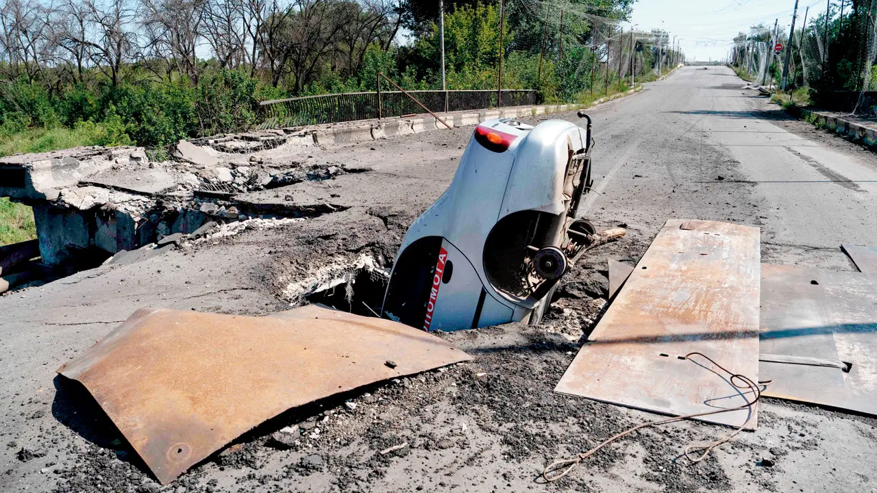 Ukraine strikes Novorossiysk with drones, missiles and unmanned boats A car falls in a hole on a damaged bridge in Druzhkivka, Donetsk. PIC/AFP