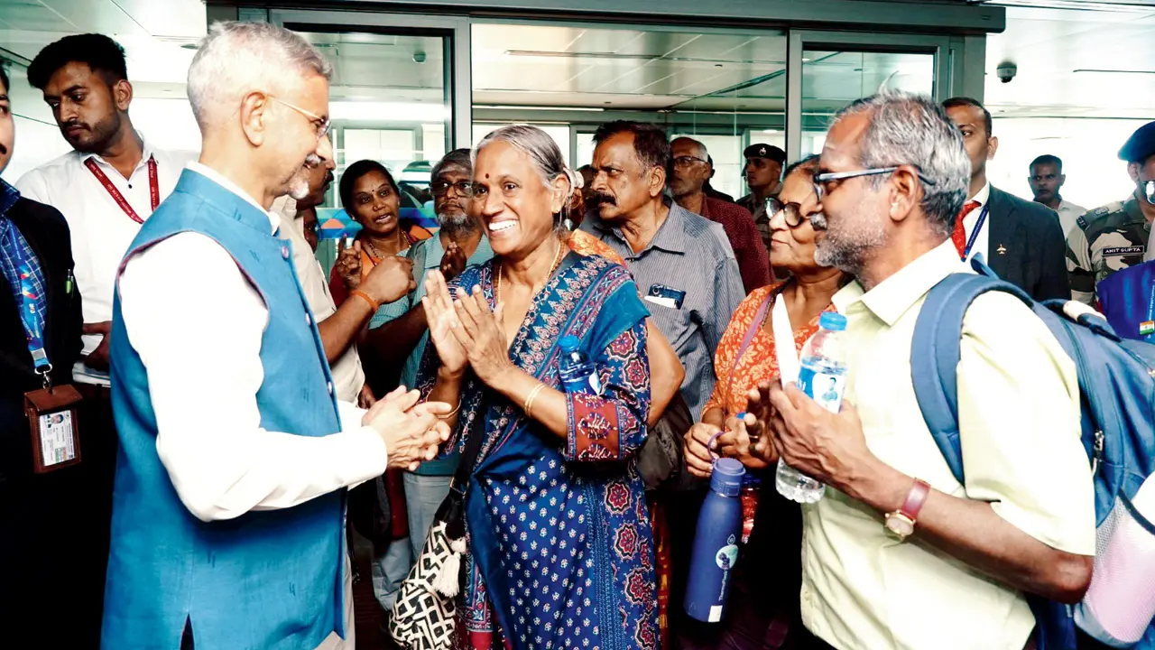 Nepal floods: 320 Indians missing, 400 stranded on Chinese side EAM S Jaishankar receives Indian nationals who reached Delhi from Nepal on Friday. PIC/X/@DailyPostPhh