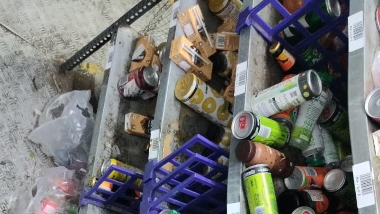 According to the FDA statement, at a Blinkit outlet in Malad West, Mumbai, inspectors reportedly found chiller temperatures of around 6 degrees Celsius, unhygienic conditions and rusted racks. At Swiggy Instamart in Karvenagar, Pune, officials reportedly found cockroach infestation, damaged cold-storage facilities and inadequate sanitation. Its licence was suspended