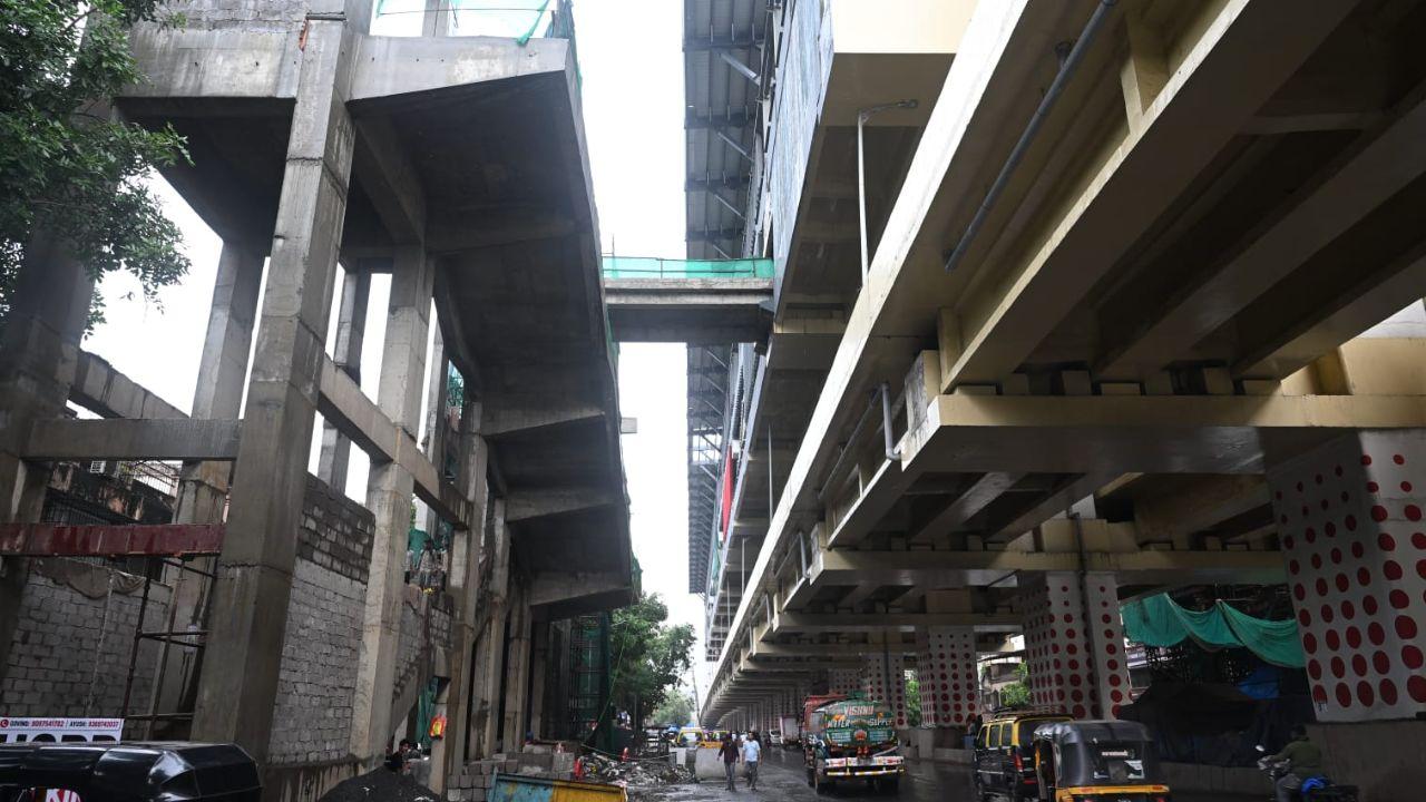 Some granite stones fell into a barricaded area near Mira-Bhayandar Road near Thunga Hospital in Mira Road East on Monday during ongoing debris removal and material-shifting work at Medetiya Nagar Station of Metro Line-9 Some granite stones fell into a barricaded area near Mira-Bhayandar Road near Thunga Hospital in Mira Road East on Monday during ongoing debris removal and material-shifting work at Medetiya Nagar Station of Metro Line-9