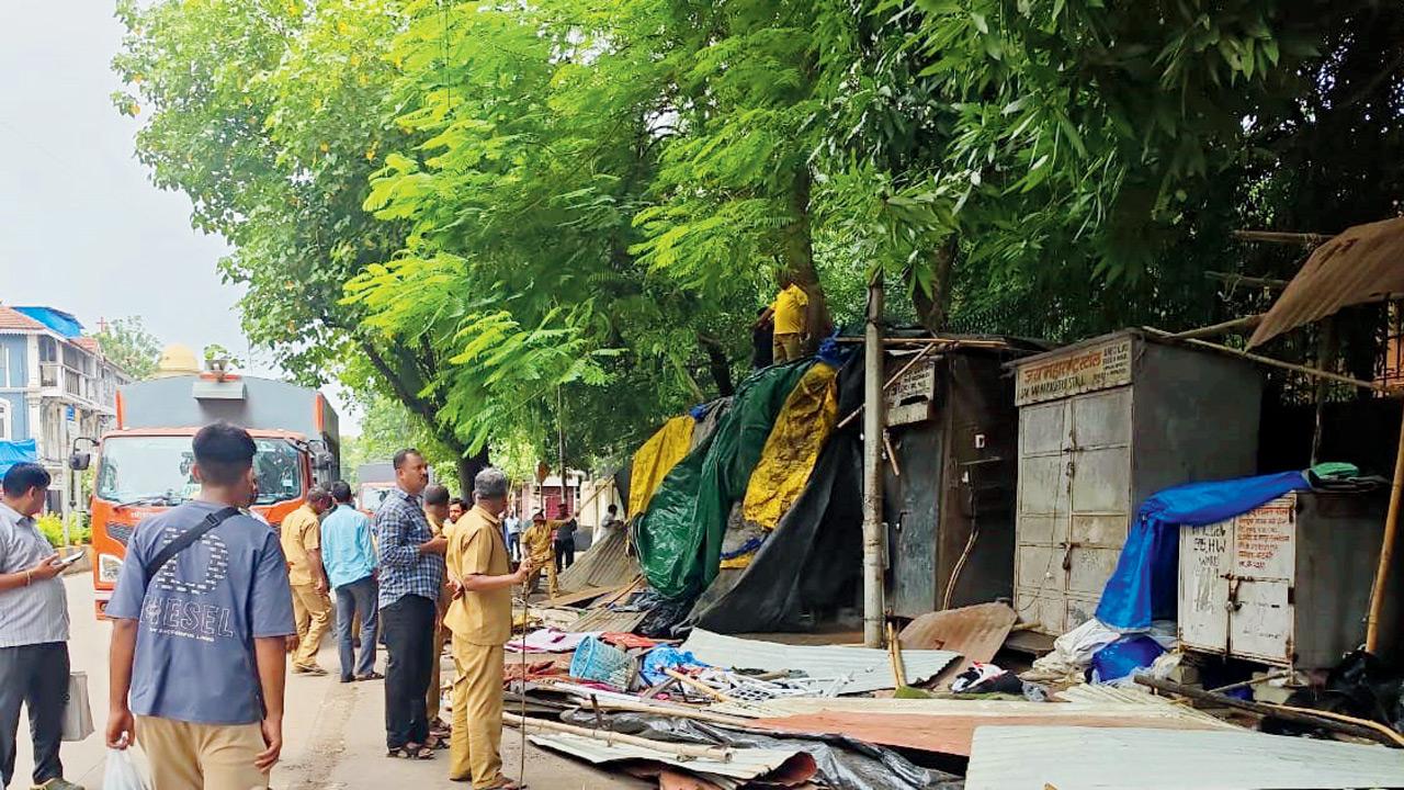Mumbai BMC clears illegal stalls from Bandra’s Hill Road Demolition work carried out by BMC on Hill Road. PICS/BY SPECIAL ARRANGEMENT